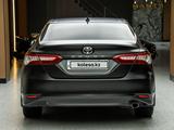Toyota Camry 2020 года за 15 100 000 тг. в Шымкент – фото 2