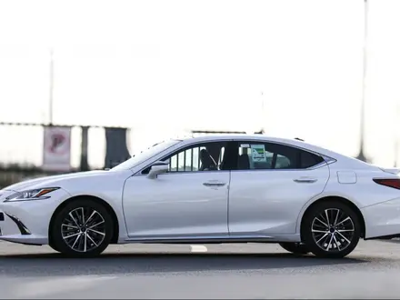 Lexus ES 350 2024 года за 37 400 000 тг. в Алматы – фото 2