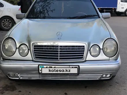 Mercedes-Benz E 230 1996 года за 2 300 000 тг. в Алматы