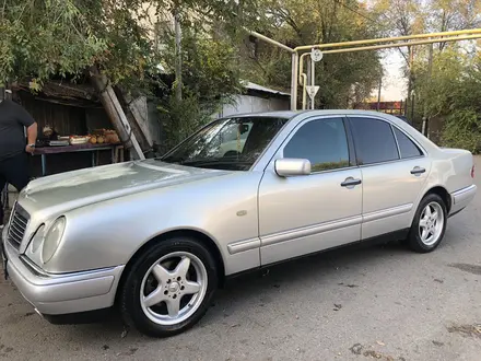 Mercedes-Benz E 230 1996 года за 2 300 000 тг. в Алматы – фото 2