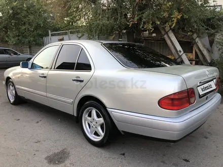 Mercedes-Benz E 230 1996 года за 2 300 000 тг. в Алматы – фото 5