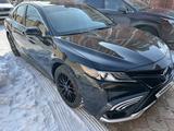 Toyota Camry 2022 года за 14 000 000 тг. в Атырау – фото 4