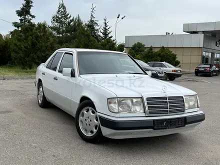 Mercedes-Benz E 200 1991 года за 1 700 000 тг. в Алматы