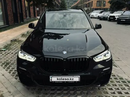 BMW X5 2021 года за 36 900 000 тг. в Алматы – фото 2