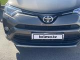 Toyota RAV4 2018 годаүшін12 500 000 тг. в Усть-Каменогорск – фото 5