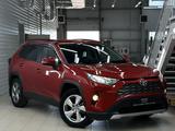 Toyota RAV4 2021 годаfor15 200 000 тг. в Астана – фото 2