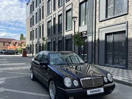 Mercedes-Benz E 320 1996 года за 3 800 000 тг. в Атырау