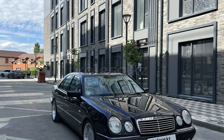 Mercedes-Benz E 320 1996 года за 3 800 000 тг. в Атырау