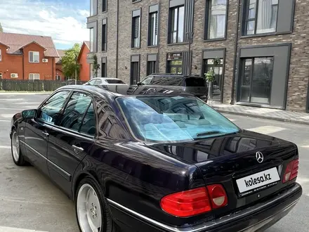 Mercedes-Benz E 320 1996 года за 3 800 000 тг. в Атырау – фото 14