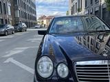Mercedes-Benz E 320 1996 года за 3 800 000 тг. в Атырау – фото 3