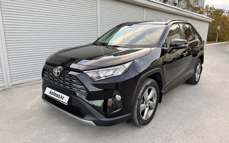 Toyota RAV4 2019 года за 14 300 000 тг. в Актау