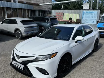 Toyota Camry 2019 года за 9 000 000 тг. в Алматы
