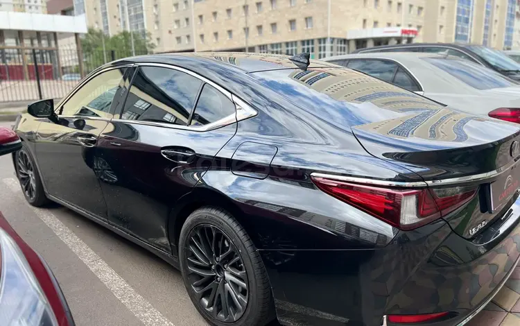 Lexus ES 250 2018 годаfor19 000 000 тг. в Астана