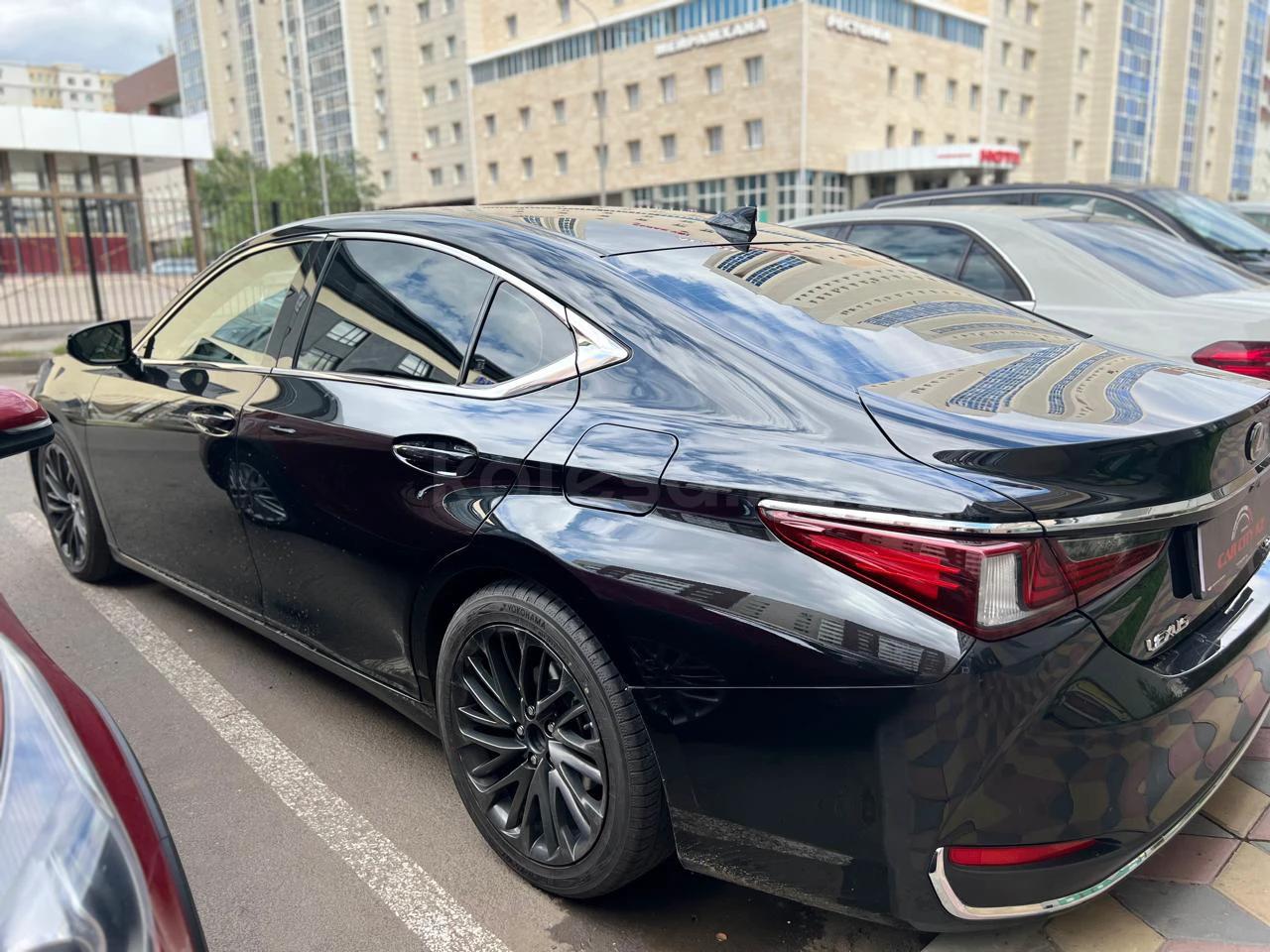 Lexus ES 250 2018 г.