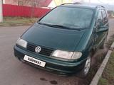 Volkswagen Sharan 1997 годаүшін1 100 000 тг. в Уральск