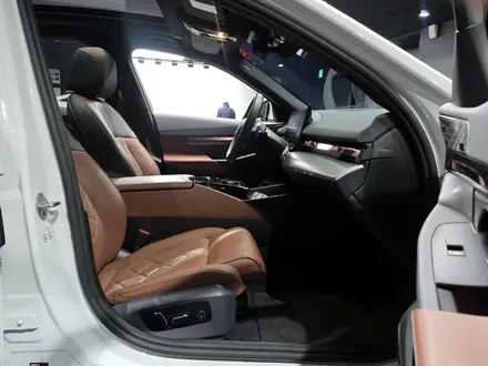 BMW 530 XDrive 2024 года за 35 000 000 тг. в Алматы – фото 22