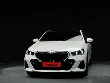 BMW 530 XDrive 2024 года за 35 000 000 тг. в Алматы – фото 2