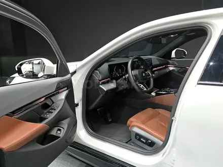 BMW 530 XDrive 2024 года за 35 000 000 тг. в Алматы – фото 10