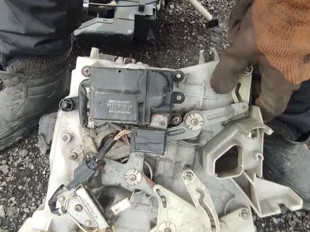 Корпус печки моторчик печки радиатор печки комплект Mitsubishi delica булка за 15 000 тг. в Алматы – фото 5
