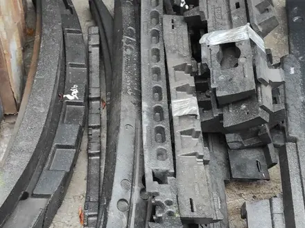 Наполнитель, усилитель бампера за 12 500 тг. в Алматы