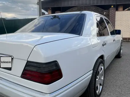 Mercedes-Benz E 220 1993 года за 3 250 000 тг. в Алматы – фото 8