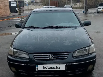 Toyota Camry 1998 года за 3 600 000 тг. в Алматы – фото 9