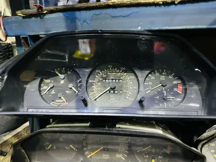 W124 щиток приборов панель приборов за 20 000 тг. в Алматы – фото 2
