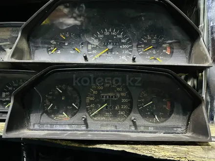 W124 щиток приборов панель приборов за 20 000 тг. в Алматы – фото 4
