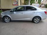 Chevrolet Aveo 2013 года за 2 100 000 тг. в Уральск – фото 3
