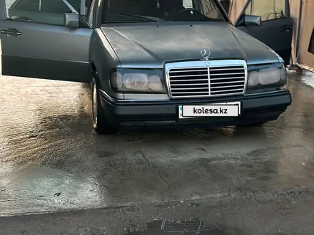 Mercedes-Benz E 220 1992 года за 1 400 000 тг. в Алматы – фото 5