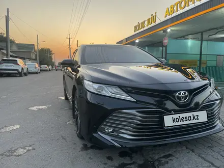 Toyota Camry 2018 года за 13 500 000 тг. в Алматы