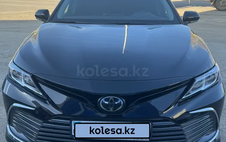 Toyota Camry 2022 года за 15 300 000 тг. в Актобе