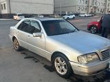 Mercedes-Benz C 200 1994 года за 1 200 000 тг. в Караганда