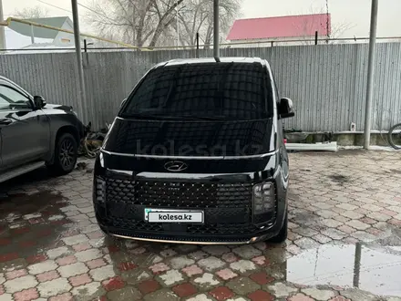 Hyundai Staria 2021 года за 22 000 000 тг. в Алматы – фото 2
