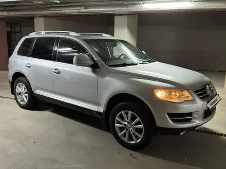 Volkswagen Touareg 2007 года за 10 000 000 тг. в Караганда