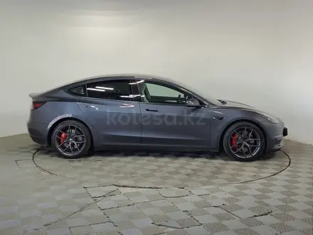 Tesla Model 3 2021 года за 10 990 000 тг. в Алматы – фото 4