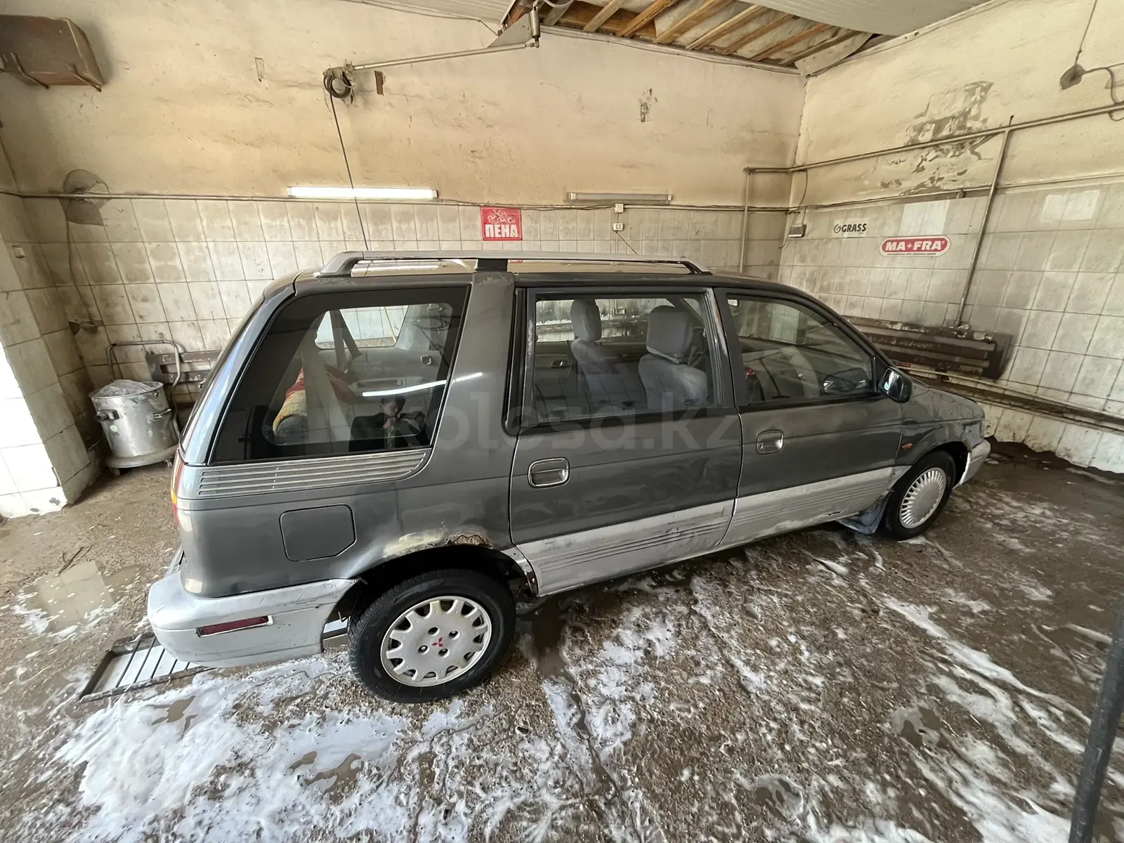 Mitsubishi Space Wagon, 1991