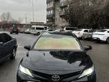 Toyota Camry 2019 года за 13 800 000 тг. в Алматы – фото 2