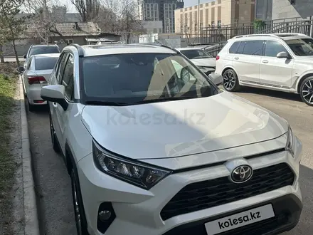 Toyota RAV4 2021 года за 15 500 000 тг. в Алматы – фото 11