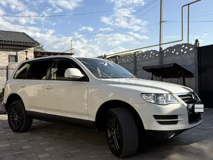 Volkswagen Touareg 2008 года за 5 500 000 тг. в Алматы – фото 3