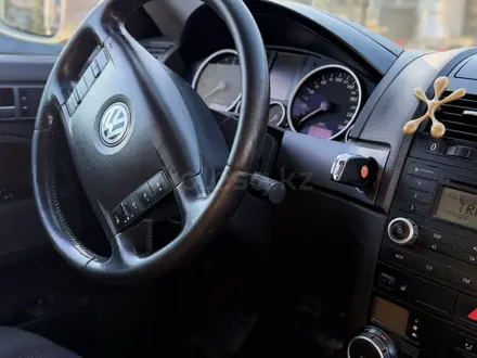 Volkswagen Touareg 2008 года за 5 500 000 тг. в Алматы – фото 22