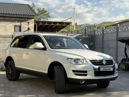 Volkswagen Touareg 2008 года за 5 500 000 тг. в Алматы – фото 4