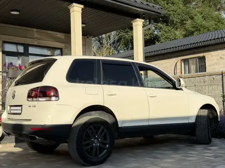 Volkswagen Touareg 2008 года за 5 500 000 тг. в Алматы – фото 8