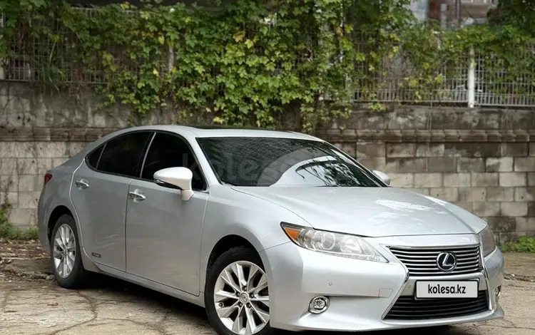 Lexus ES 300h 2014 года за 13 000 000 тг. в Алматы