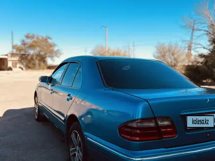 Mercedes-Benz E 240 2000 года за 3 000 000 тг. в Балхаш – фото 4