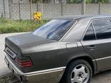Mercedes-Benz E 220 1991 года за 450 000 тг. в Шымкент – фото 4