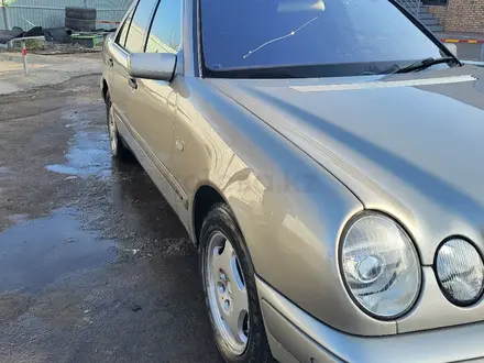 Mercedes-Benz E 280 1998 года за 4 000 000 тг. в Урджар – фото 5