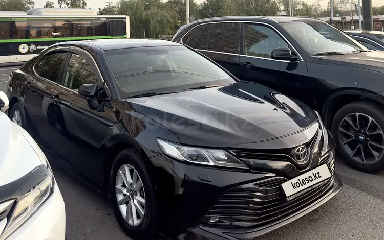 Toyota Camry 2018 года за 13 000 000 тг. в Алматы