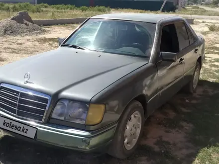 Mercedes-Benz E 200 1993 года за 1 300 000 тг. в Туркестан – фото 2