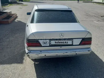 Mercedes-Benz E 220 1993 года за 1 150 000 тг. в Талдыкорган – фото 12